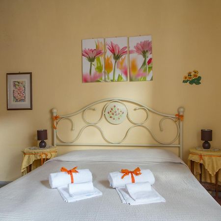 Bed and Breakfast Antica Casa Dei Rassicurati Монтекарло Экстерьер фото