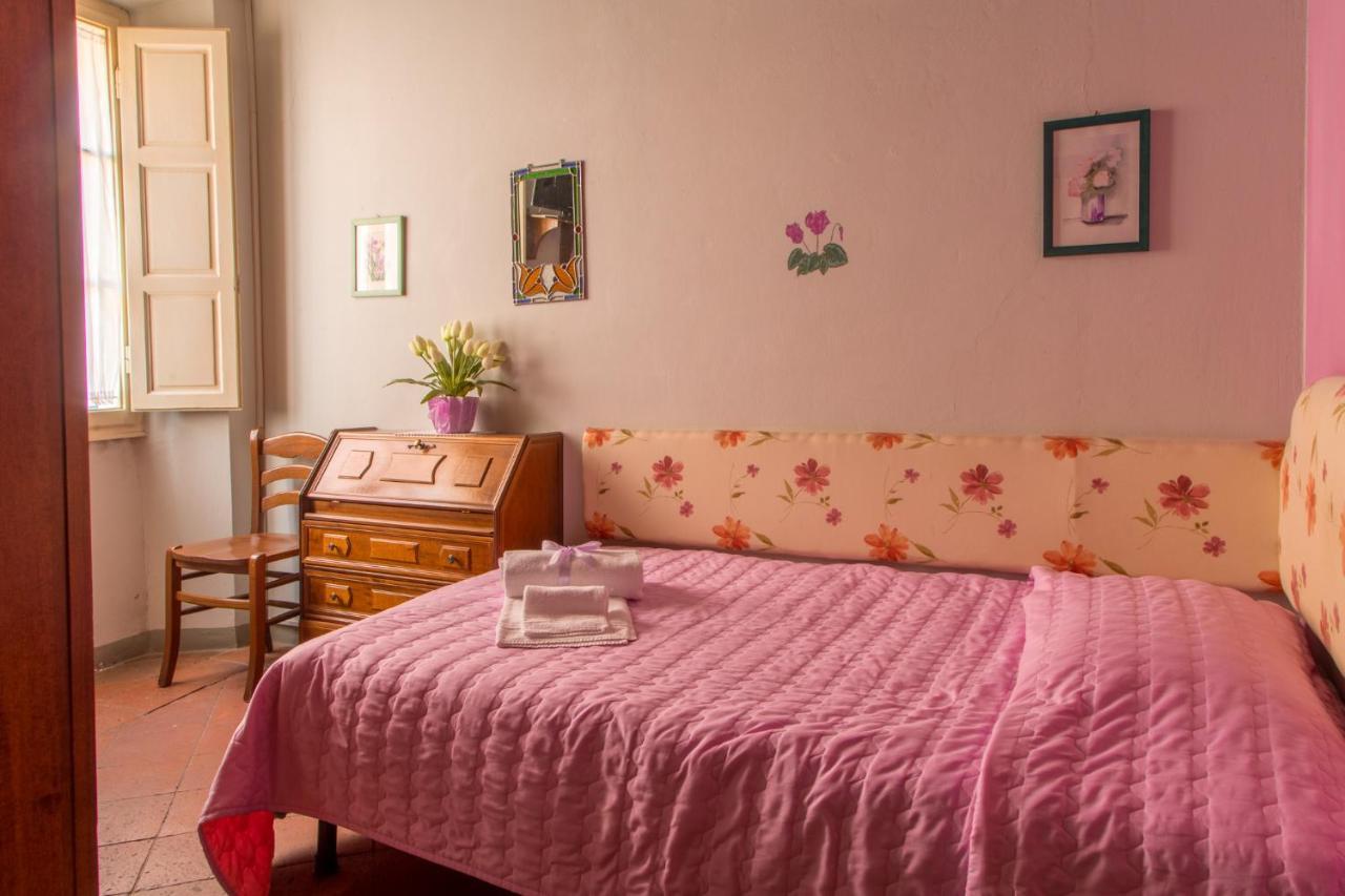 Bed and Breakfast Antica Casa Dei Rassicurati Монтекарло Экстерьер фото
