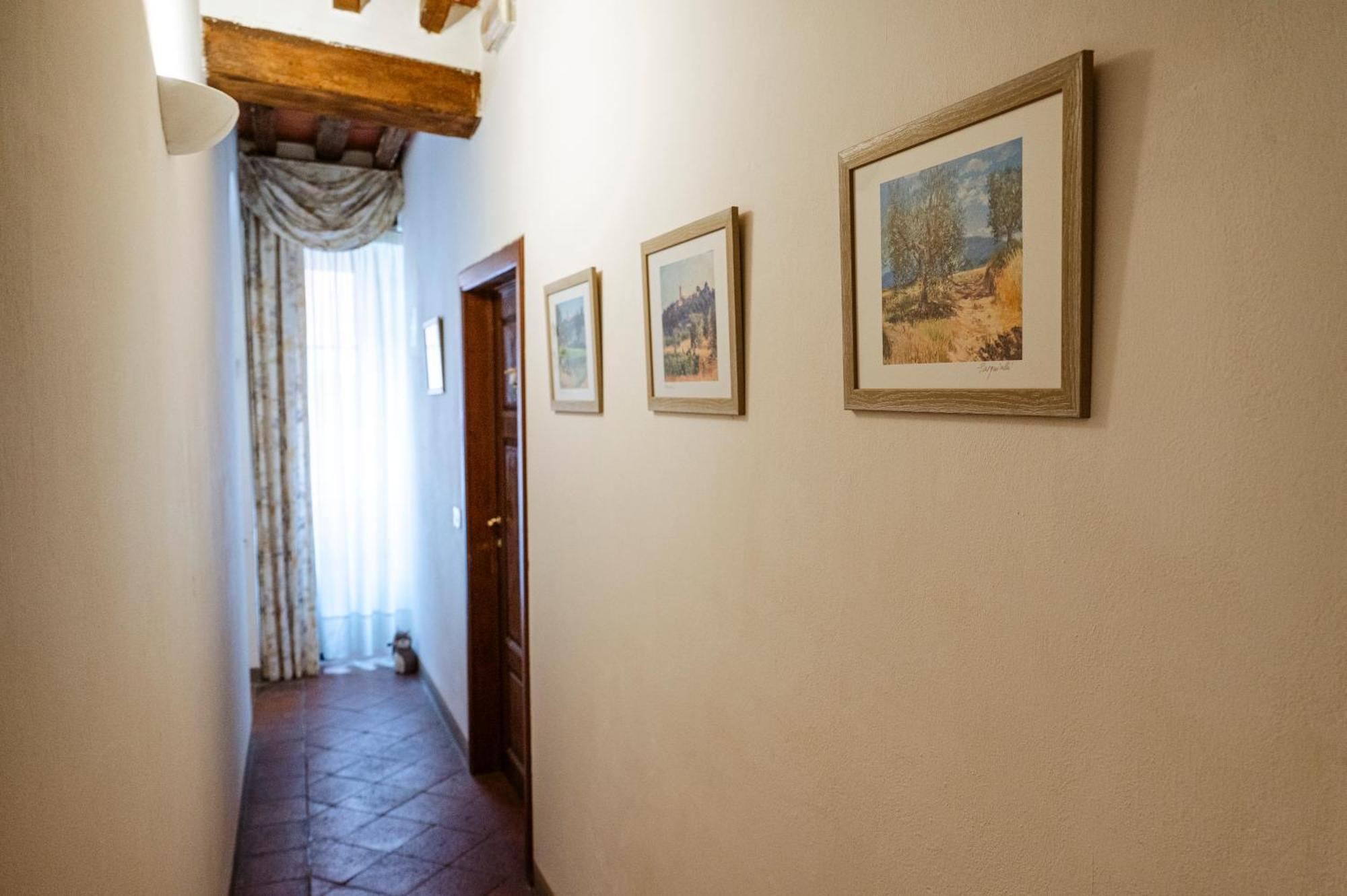 Bed and Breakfast Antica Casa Dei Rassicurati Монтекарло Экстерьер фото