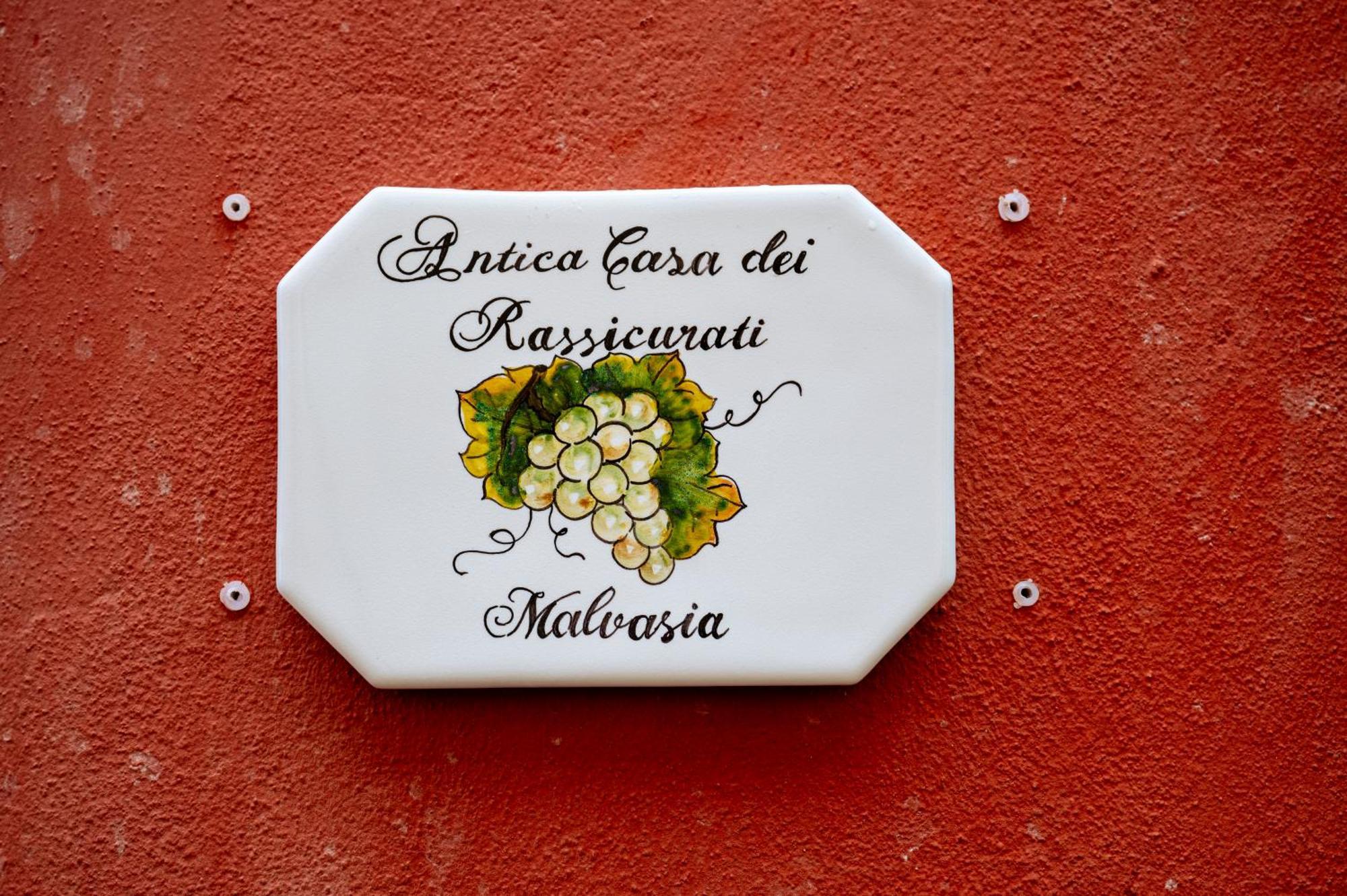 Bed and Breakfast Antica Casa Dei Rassicurati Монтекарло Экстерьер фото