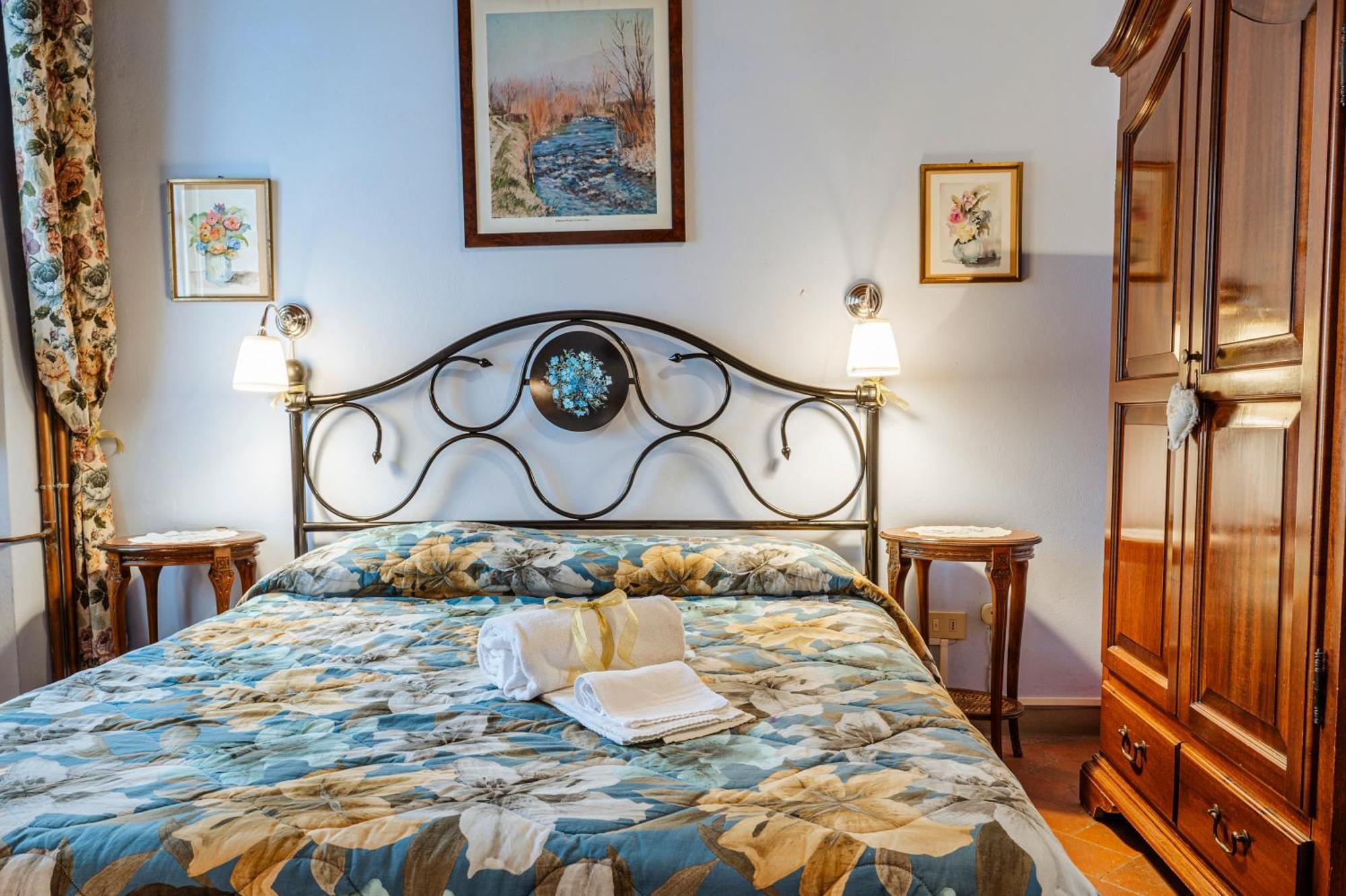 Bed and Breakfast Antica Casa Dei Rassicurati Монтекарло Экстерьер фото