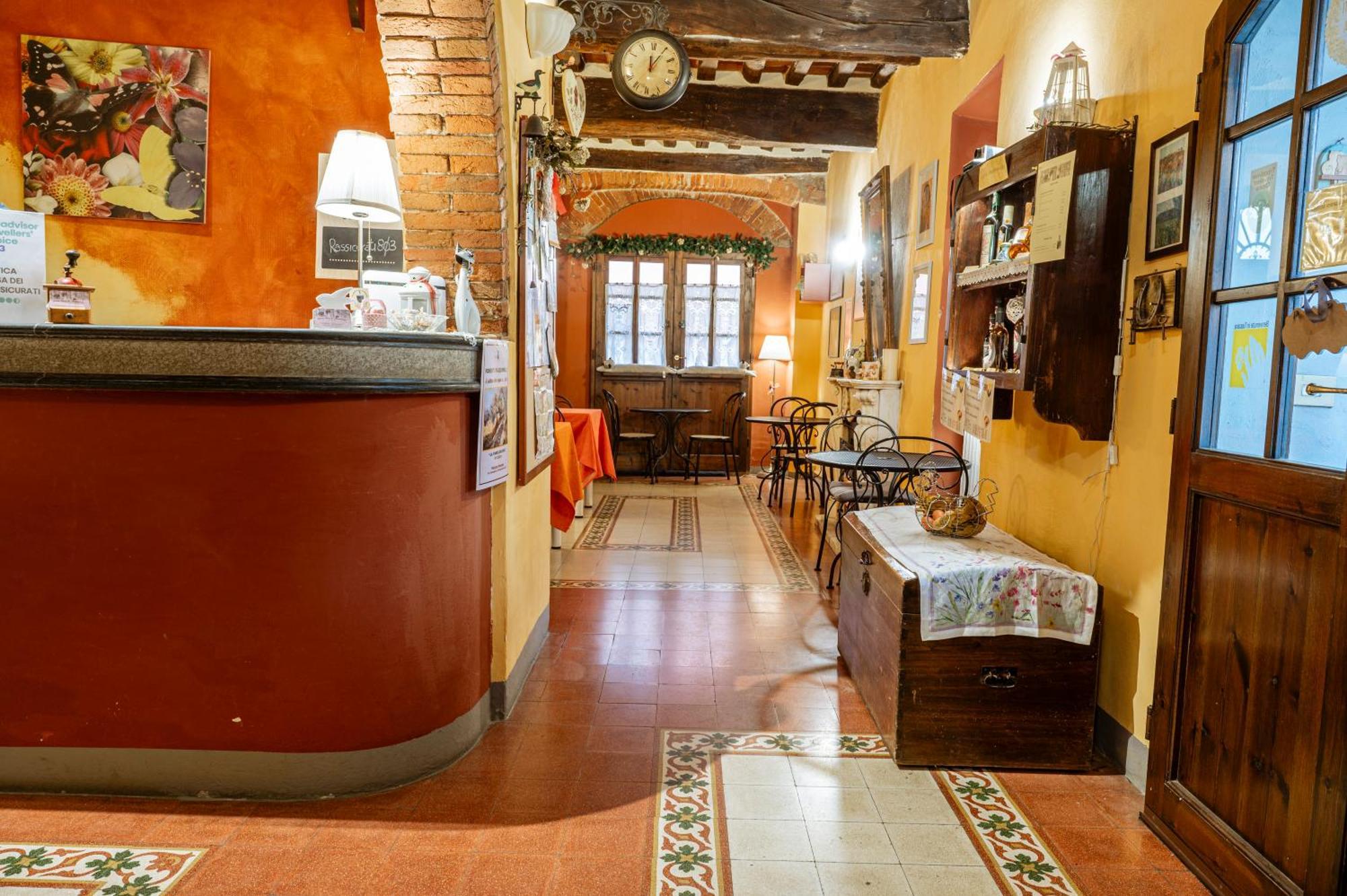 Bed and Breakfast Antica Casa Dei Rassicurati Монтекарло Экстерьер фото