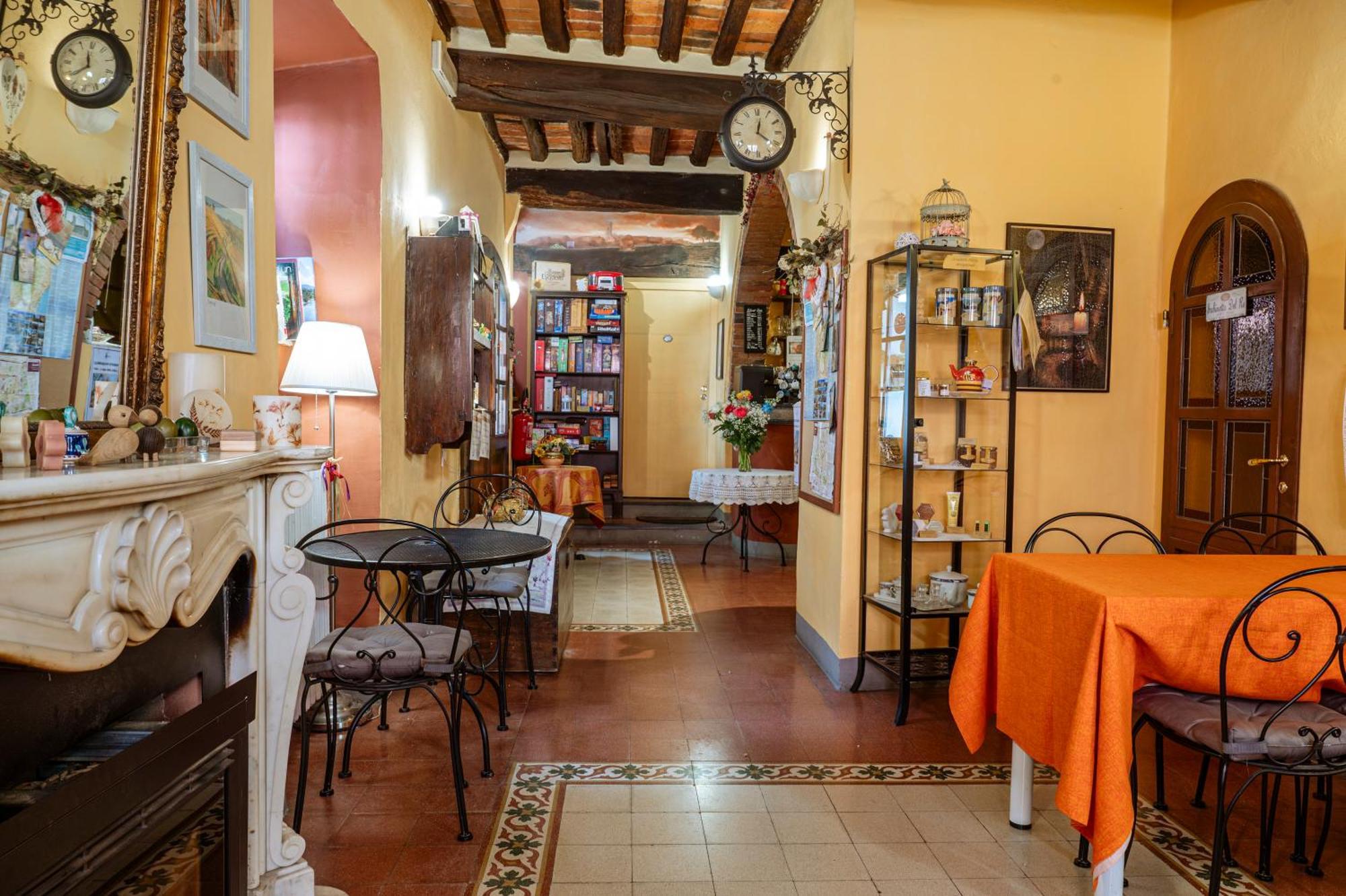 Bed and Breakfast Antica Casa Dei Rassicurati Монтекарло Экстерьер фото