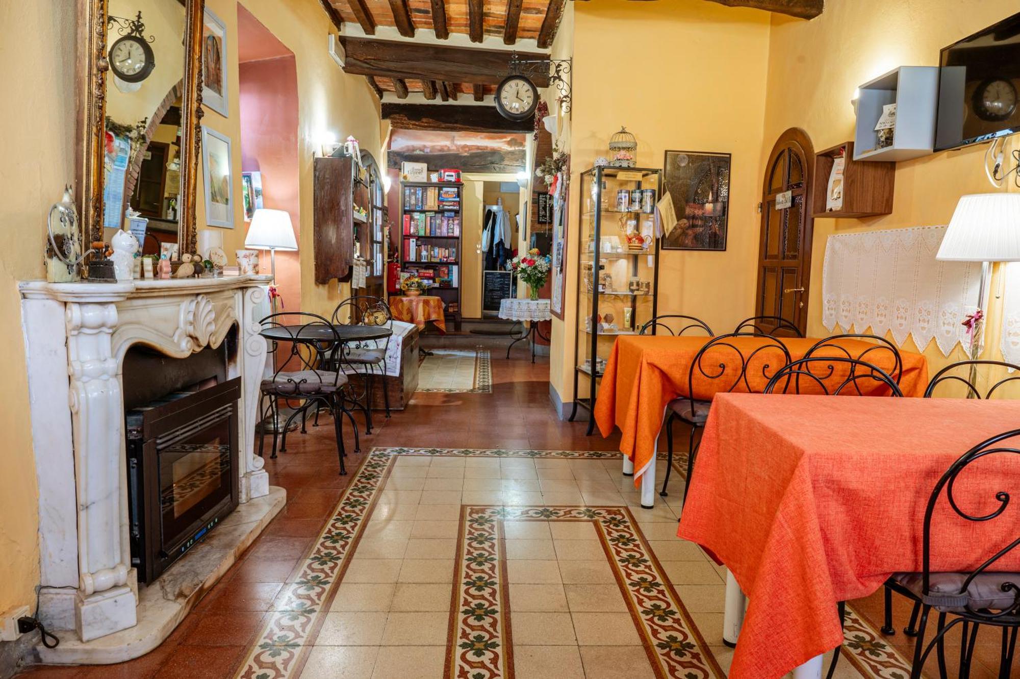 Bed and Breakfast Antica Casa Dei Rassicurati Монтекарло Экстерьер фото