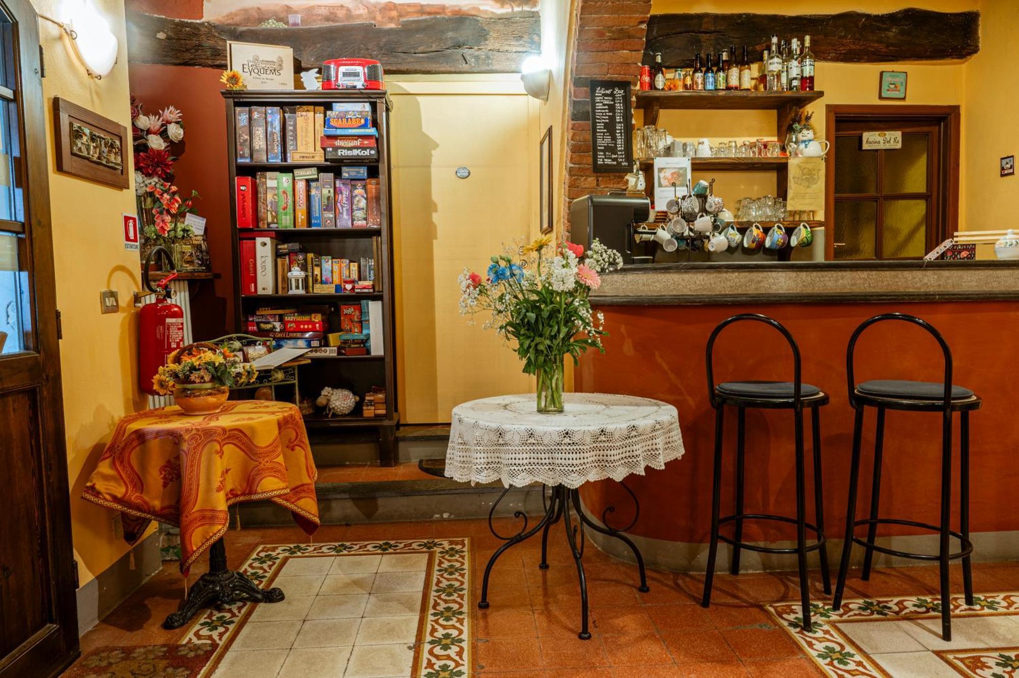 Bed and Breakfast Antica Casa Dei Rassicurati Монтекарло Экстерьер фото