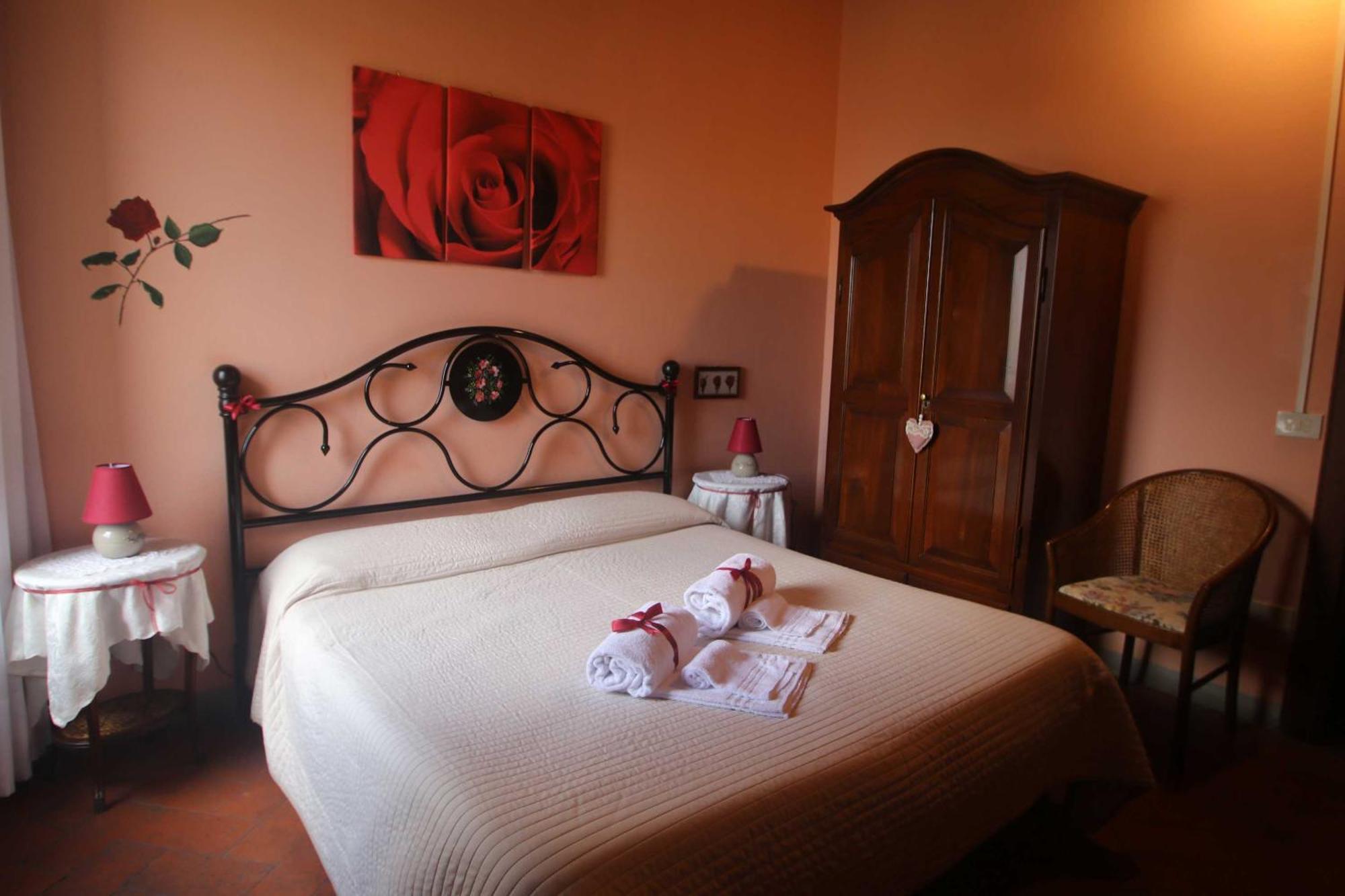 Bed and Breakfast Antica Casa Dei Rassicurati Монтекарло Экстерьер фото