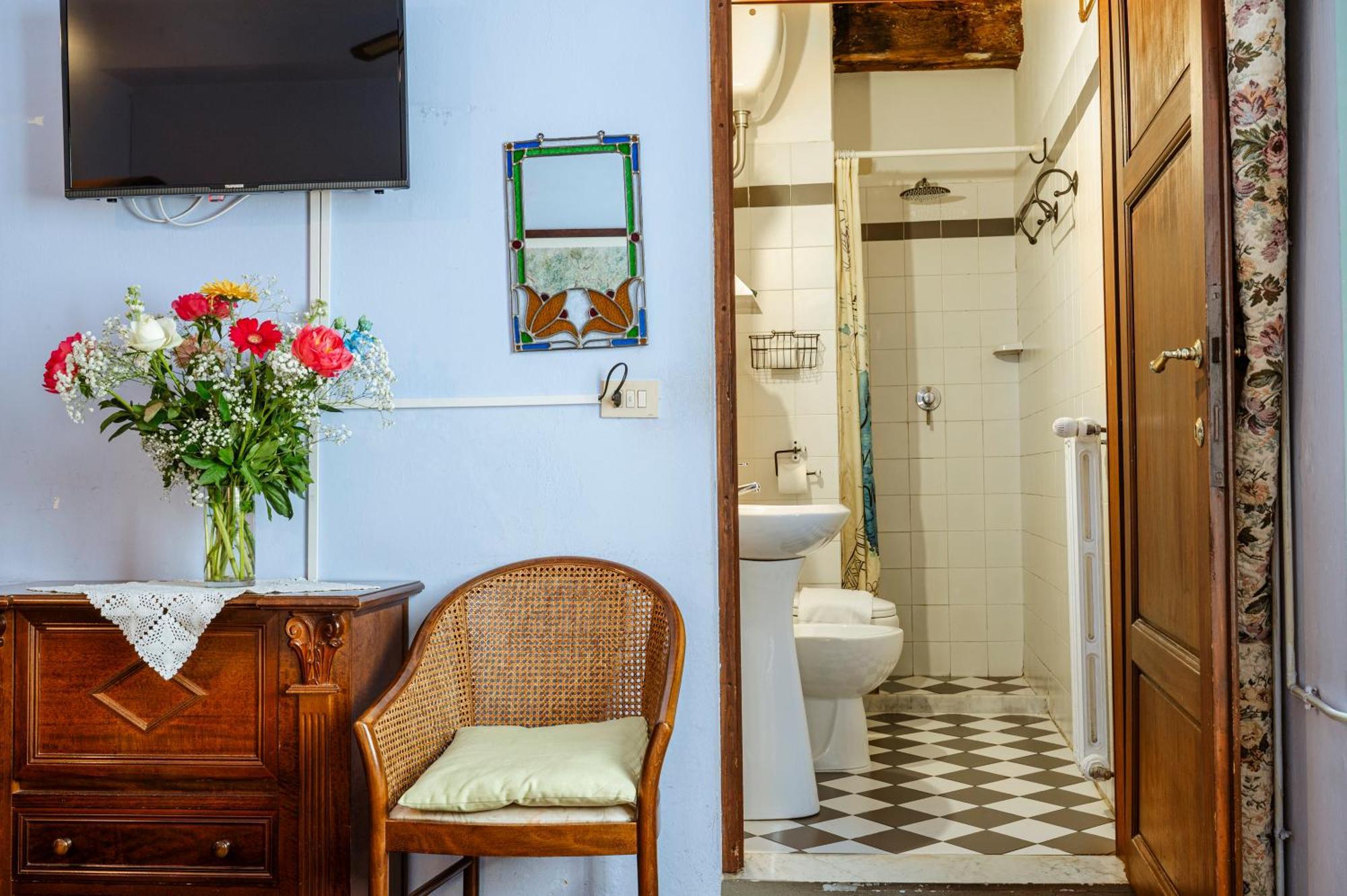 Bed and Breakfast Antica Casa Dei Rassicurati Монтекарло Экстерьер фото