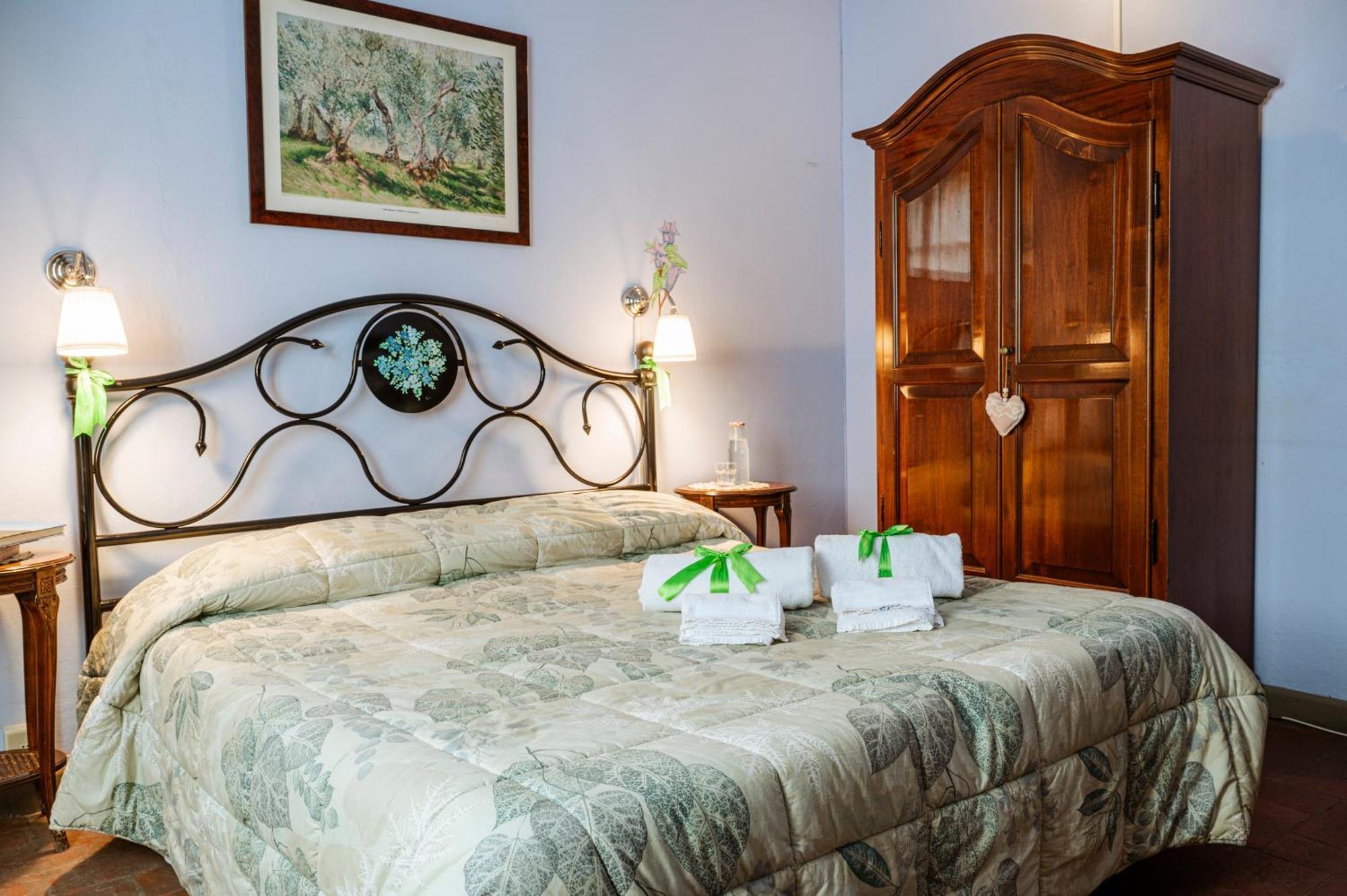Bed and Breakfast Antica Casa Dei Rassicurati Монтекарло Экстерьер фото