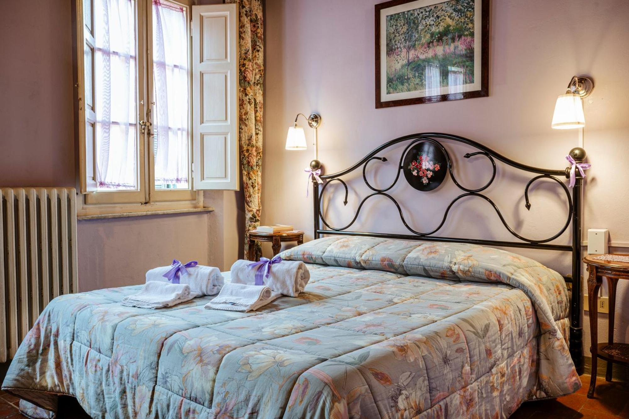 Bed and Breakfast Antica Casa Dei Rassicurati Монтекарло Экстерьер фото