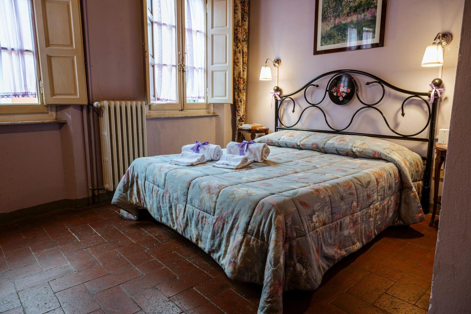 Bed and Breakfast Antica Casa Dei Rassicurati Монтекарло Экстерьер фото