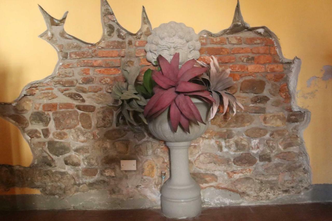 Bed and Breakfast Antica Casa Dei Rassicurati Монтекарло Экстерьер фото